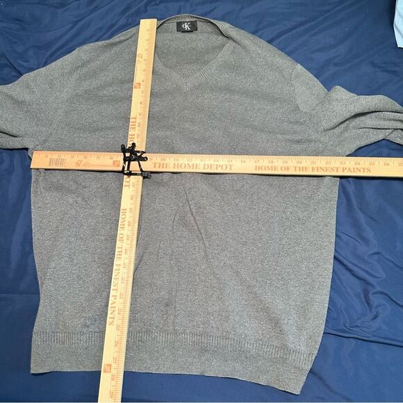 Men's Gray V-Neck Sweater - Picture 5 of 5